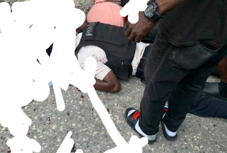 Deux policiers tués dans une fusillade à Carrefour Feuille