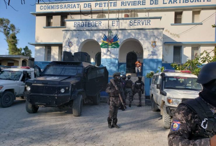 6 bandits tués et 2 policiers blessés dans des affrontements à Liancourt, selon la PNH