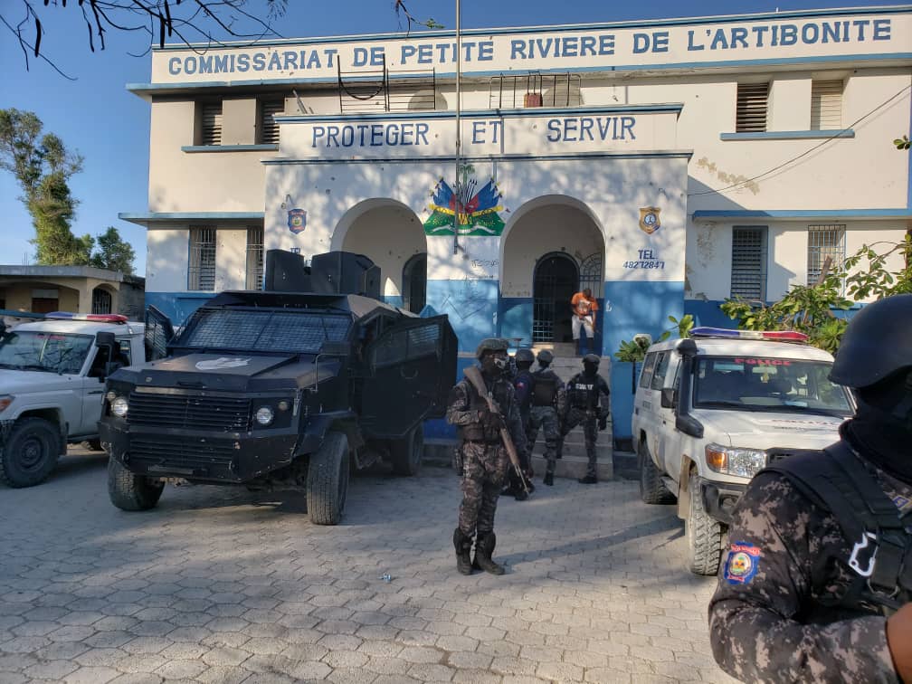 6 bandits tués et 2 policiers blessés dans des affrontements à Liancourt, selon la PNH
