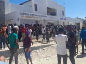 Plusieurs blessés lors d’une altercation entre policiers racketteurs et demandeurs de passeports à Tabarre