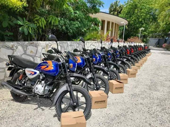 17 motocyclettes "Boxer"pour une Police devant contrecarrer des gangs armés jusqu'aux dents