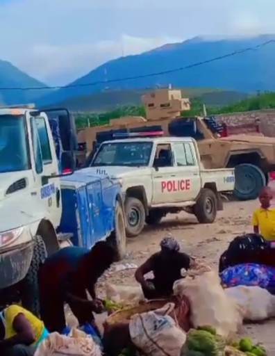 Des policiers transforment les blindés de la PNH en taxi à Morne à Cabris