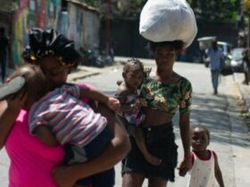 La violence des gangs armés pousse environ 50 mille personnes à fuir la capitale haïtienne en trois semaines