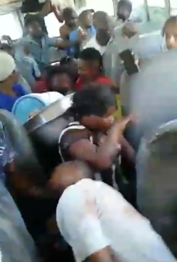 Des morts et des blessés dans un autobus au centre ville de Port-au-Prince